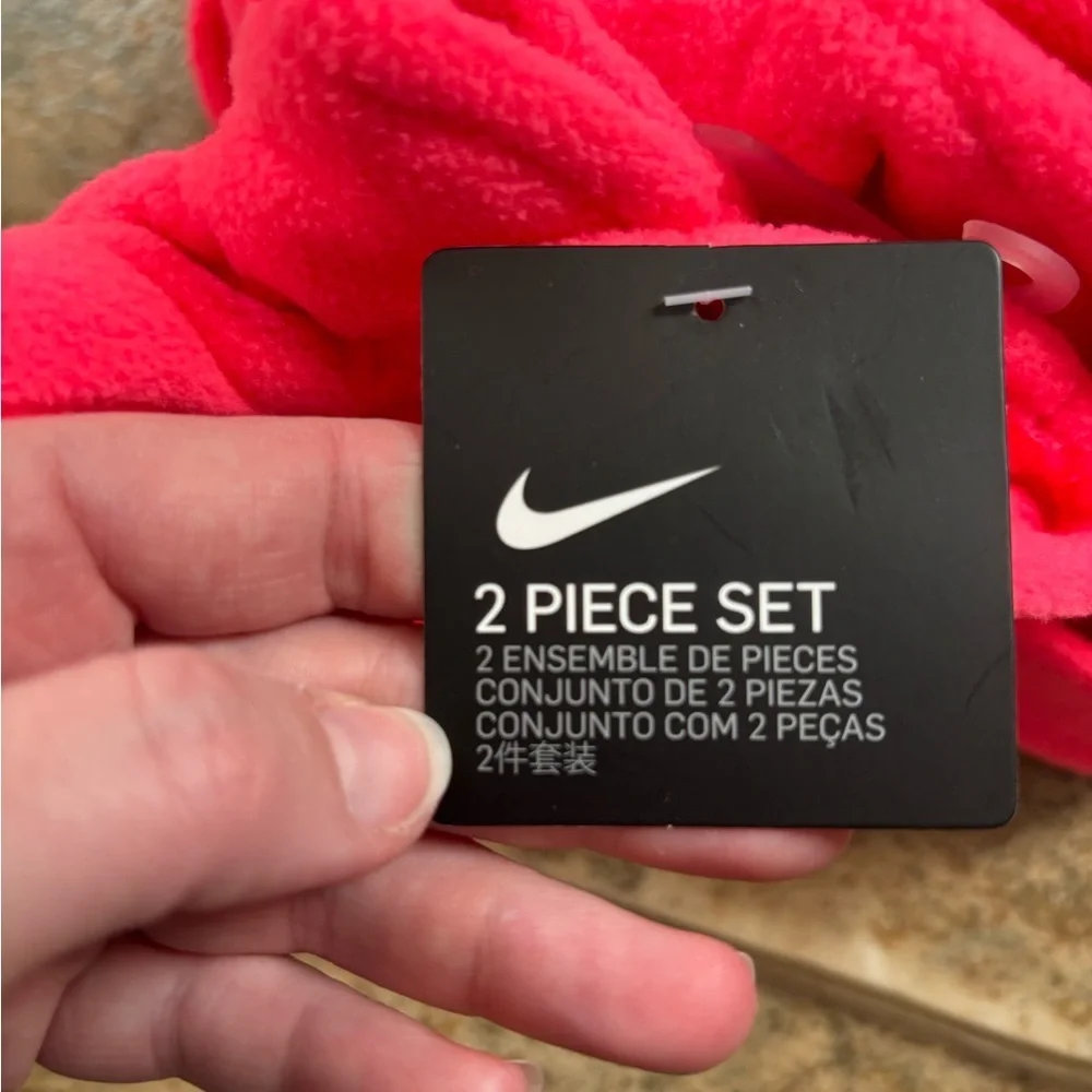 NWT Nike Toddlers Swoosh Fleece Cap & Mittens Set sz 2T-4T